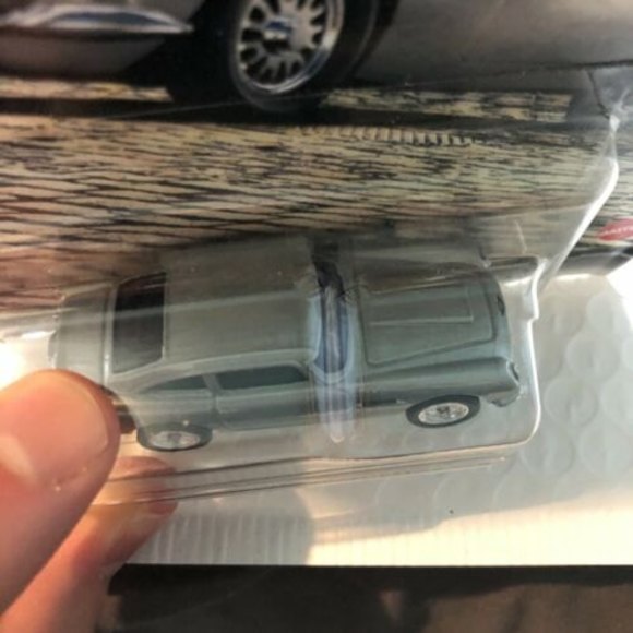 Hot Wheels Real Riders Fast & Furious Aston Martin DB5 Gray New with Defects - Picture 6 of 12